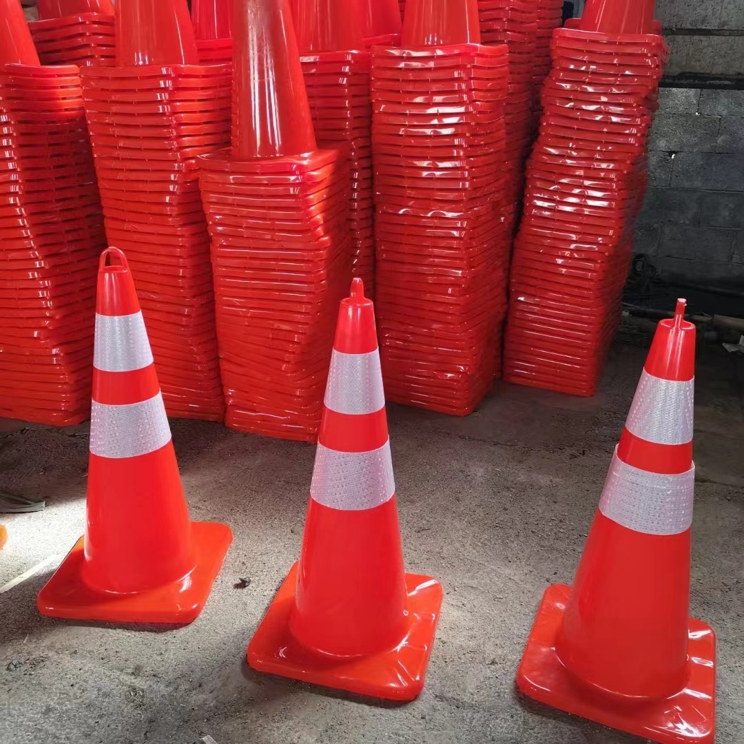 Cone de signalisation reflechissant orange